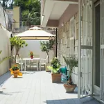 Tony\'S House